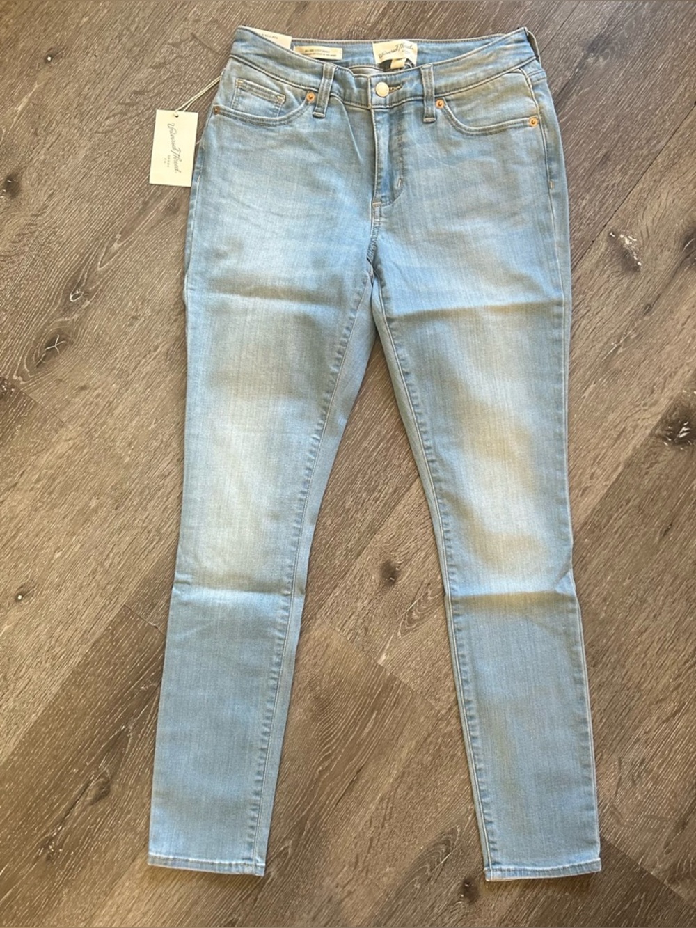 NWT 4 Universal Thread Light Wash Mid Rise Curvy Skinny Jeans